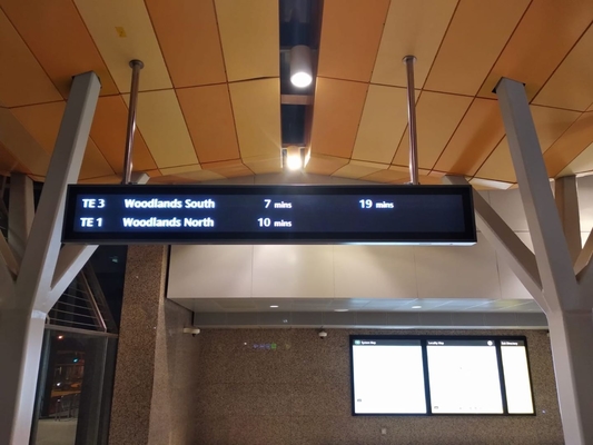 Schermo di pubblicità del centro commerciale del tabellone di volo dell'aeroporto di P6 P8