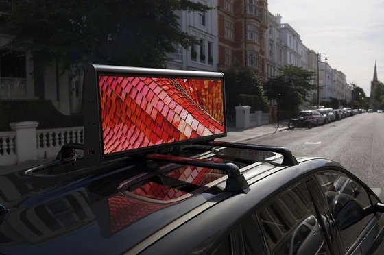 Il tetto all'aperto LED del taxi di SMD P2 visualizza lo schermo di pubblicità superiore dell'automobile IP65