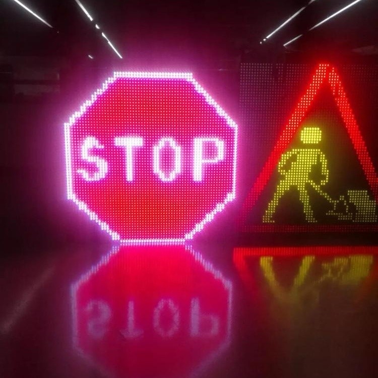 I segni di VMS dell'autostrada di colore pieno 16mm l'esposizione di messaggio di sicurezza stradale
